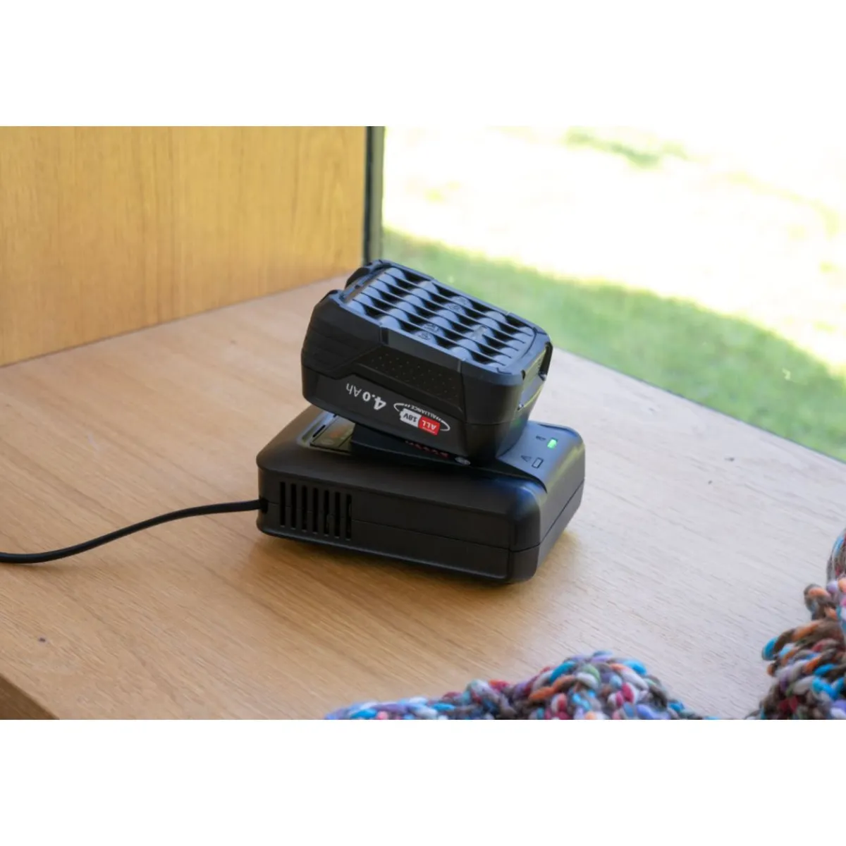 Akku Starter-Set 18V, 4,0 Ah Akku Ladegerät 18V-44^Bosch New