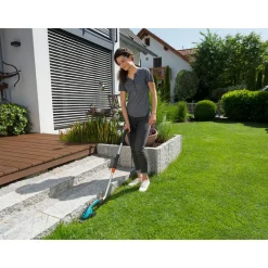 Teleskopstiel inkl Räder^Gardena Outlet